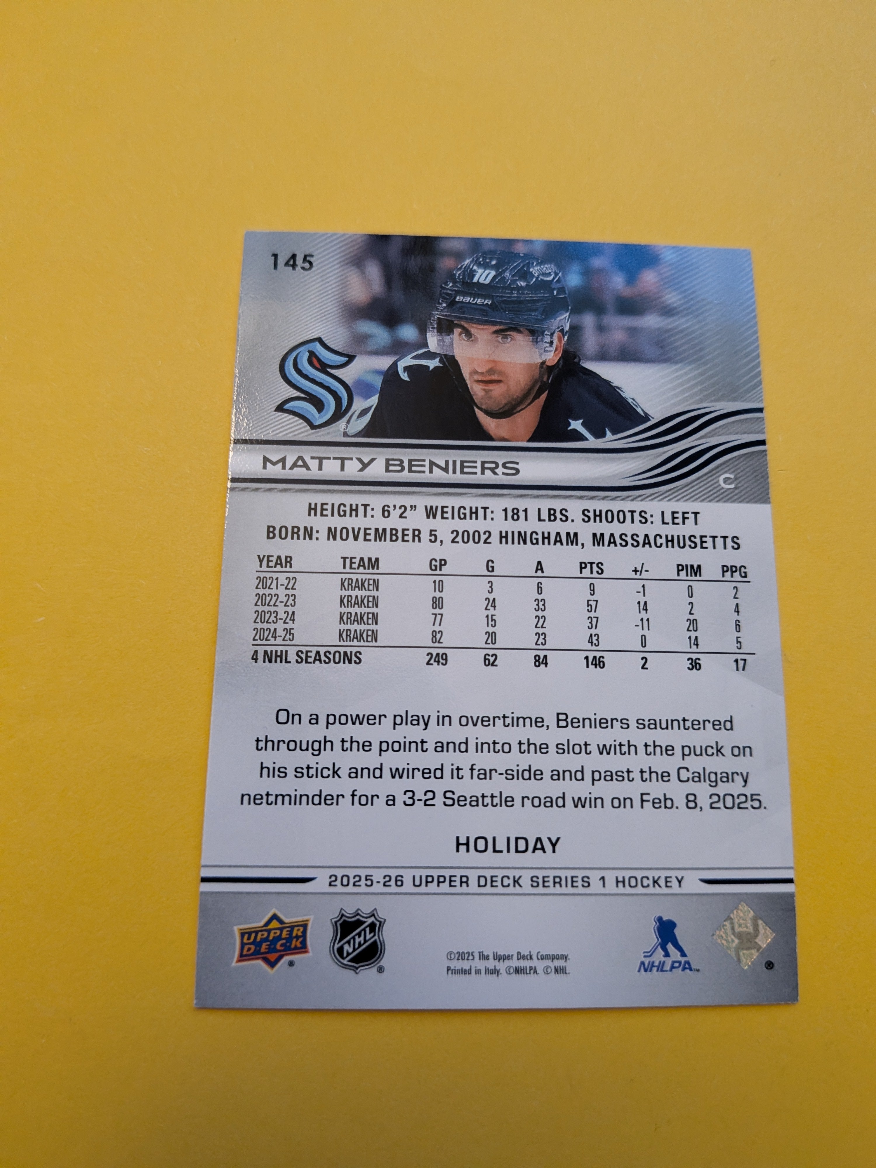 Matty Beniers 25-26 Upper Deck Green Holiday Card