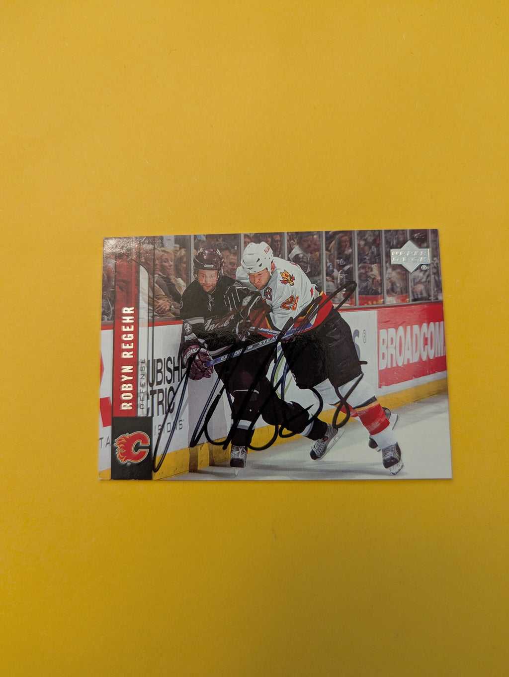 Robyn Regehr Signed Calgary Flames Card