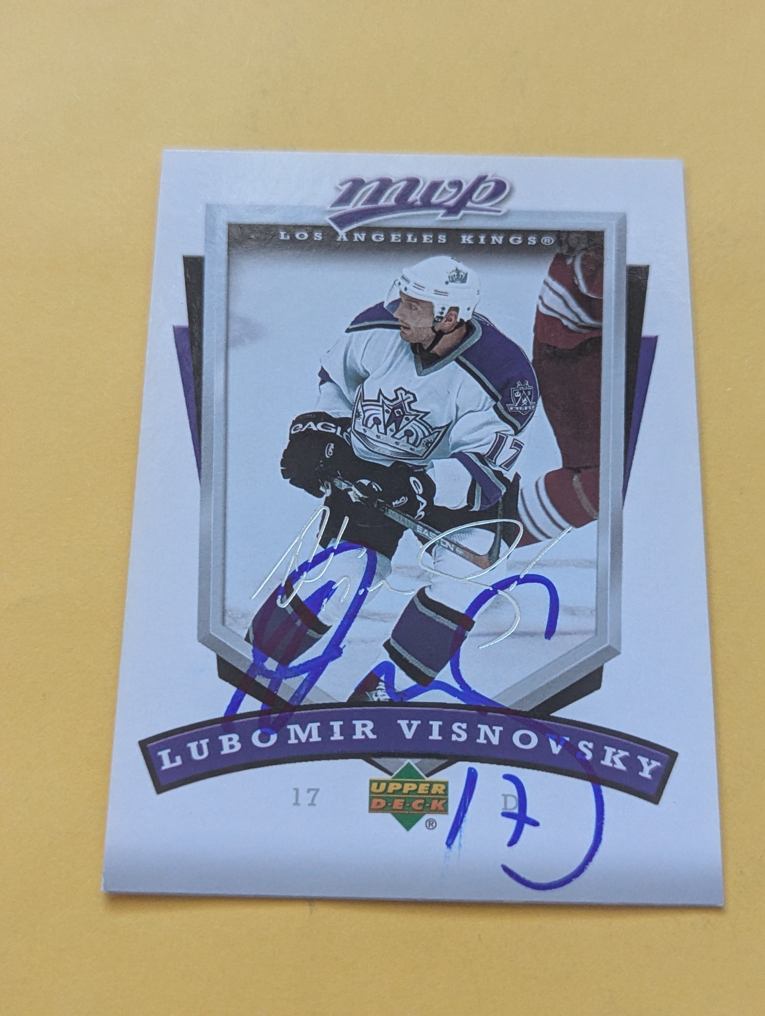 Lubomir Visnovsky Signed Los Angeles Kings Card E