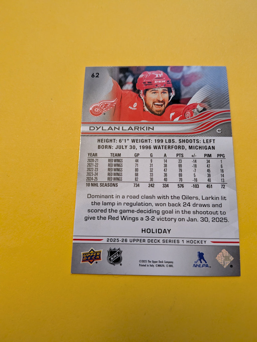 Dylan Larkin 25-26 Upper Deck Green Holiday Card
