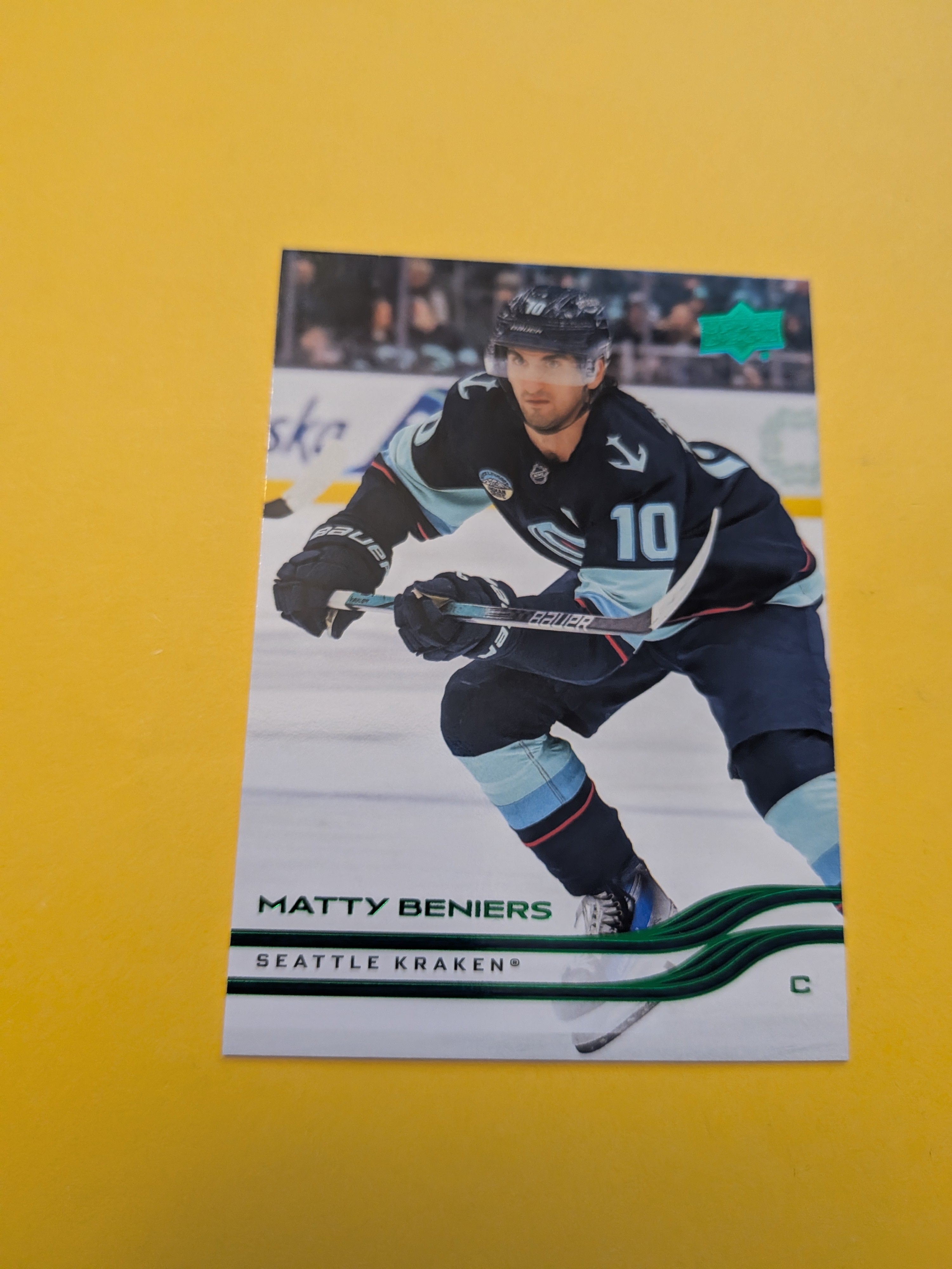 Matty Beniers 25-26 Upper Deck Green Holiday Card