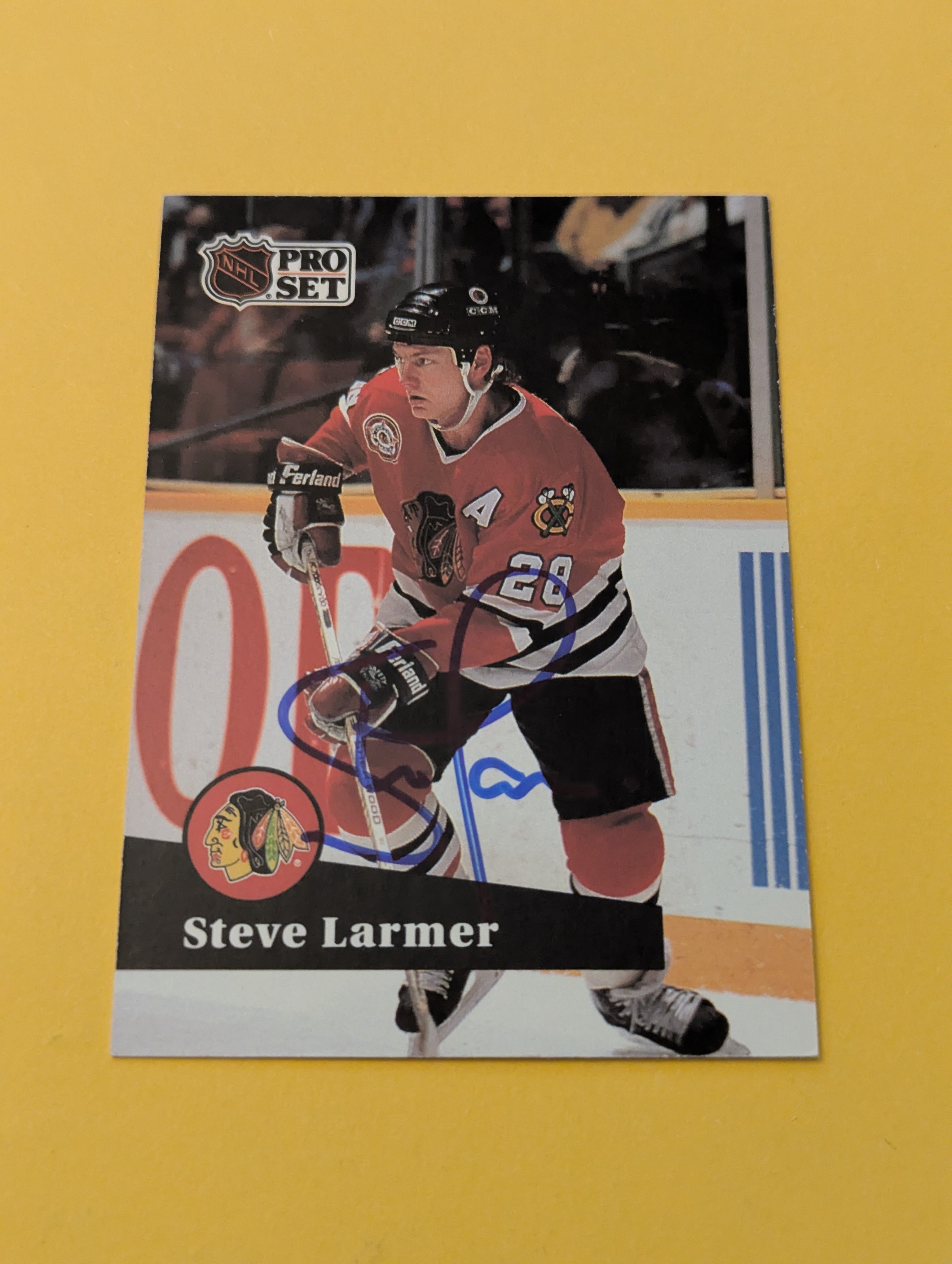 Steve Larmer Signed Chicago Blackhawks Card