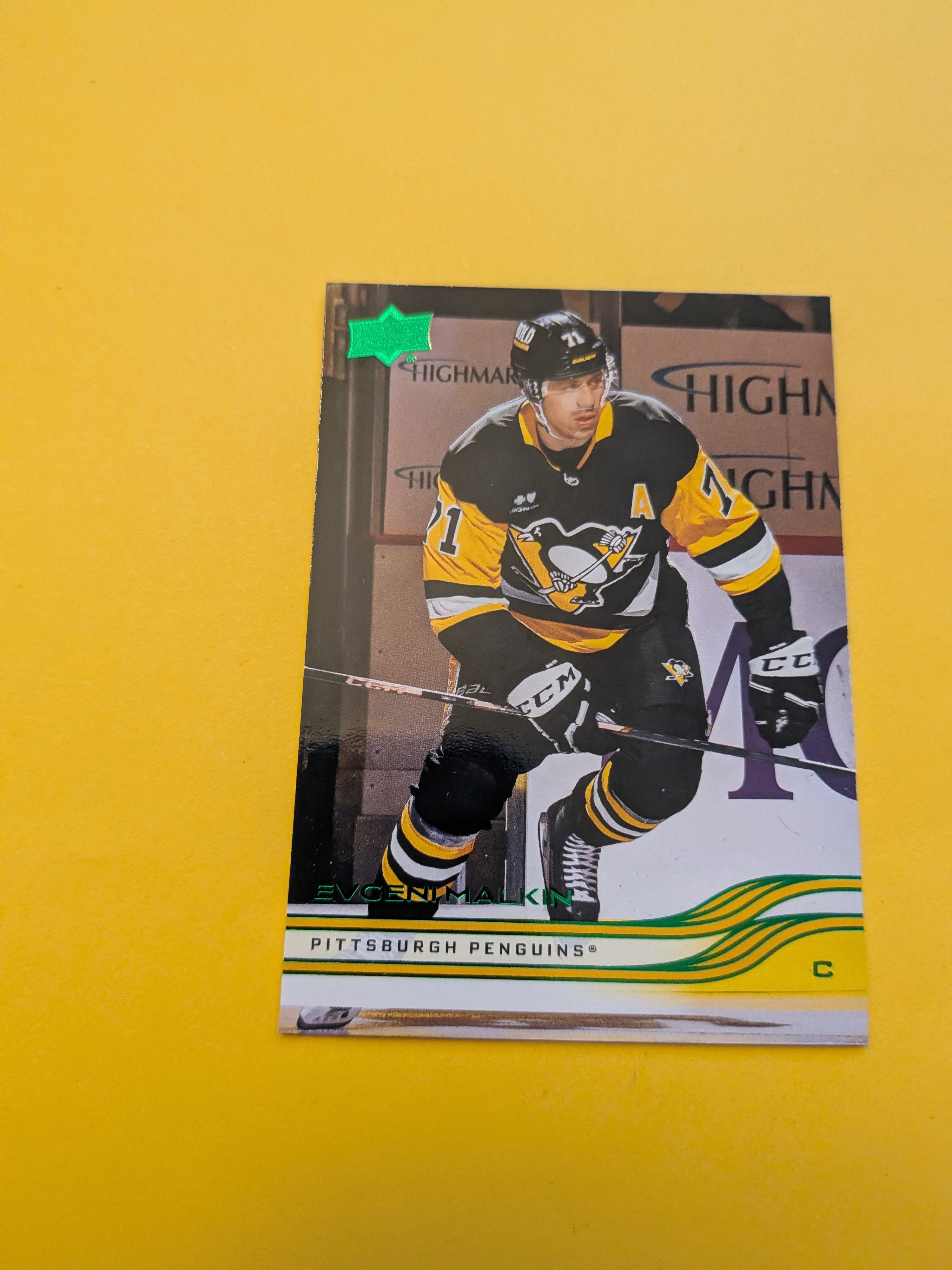 Evgeni Malkin 25-26 Upper Deck Green Holiday Card