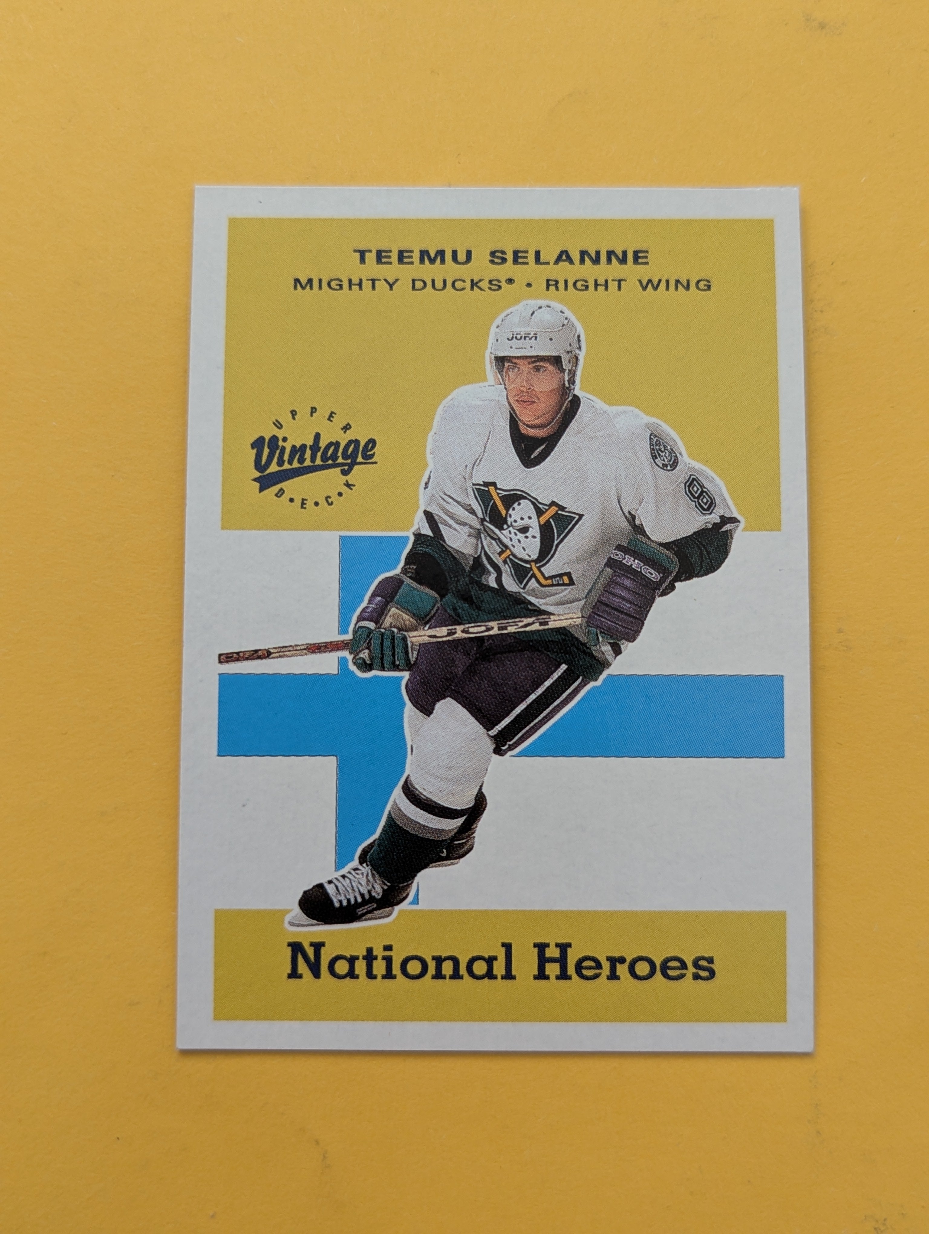 Teemu Selanne 00-01 Upper Deck Vintage National Heroes Card