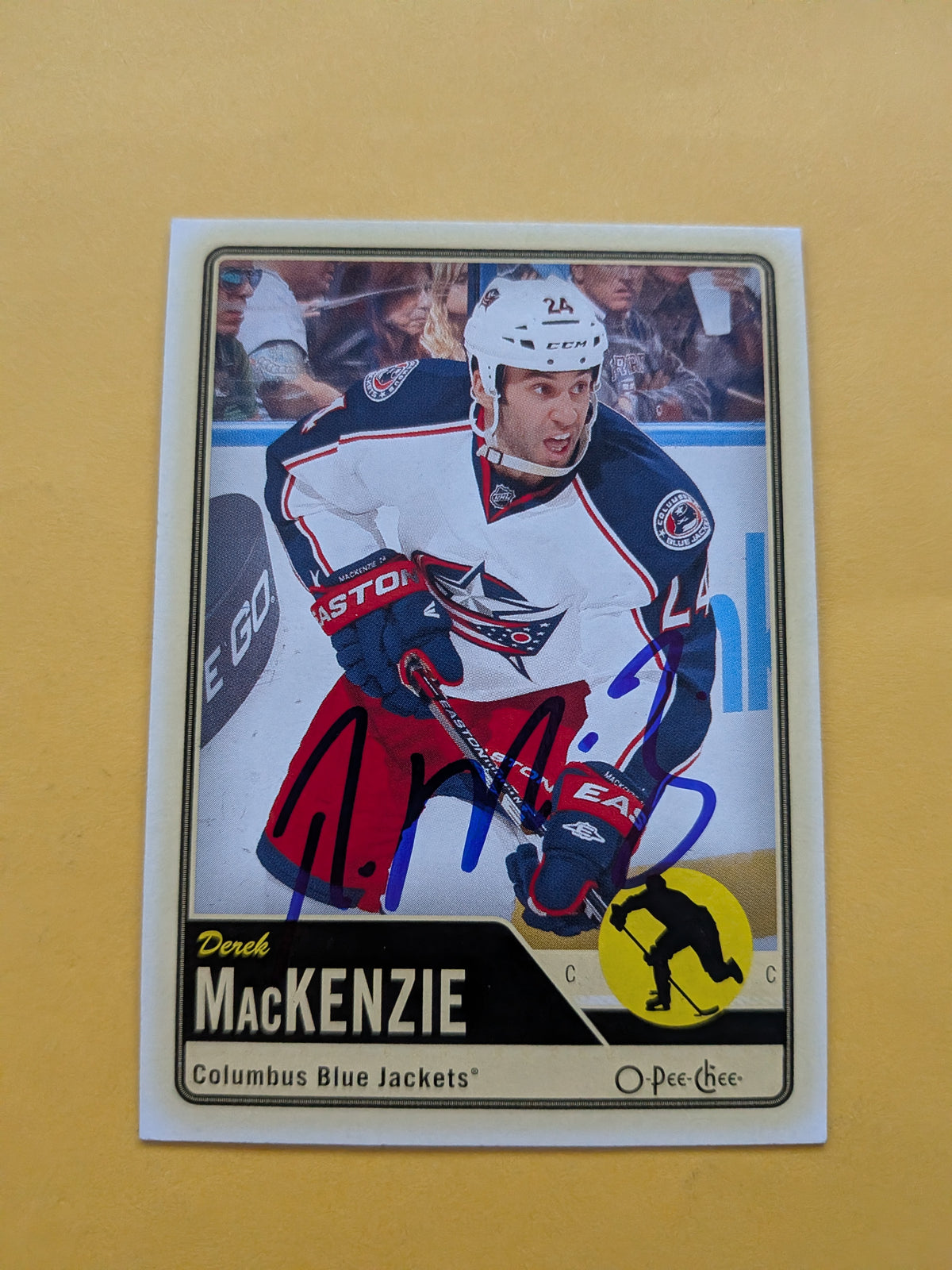 Derek Mackenzie Signed Columbus Blue Jackets Card A