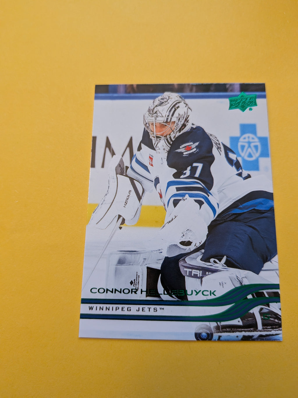 Connor Hellebuyck 25-26 Upper Deck Green Holiday Card
