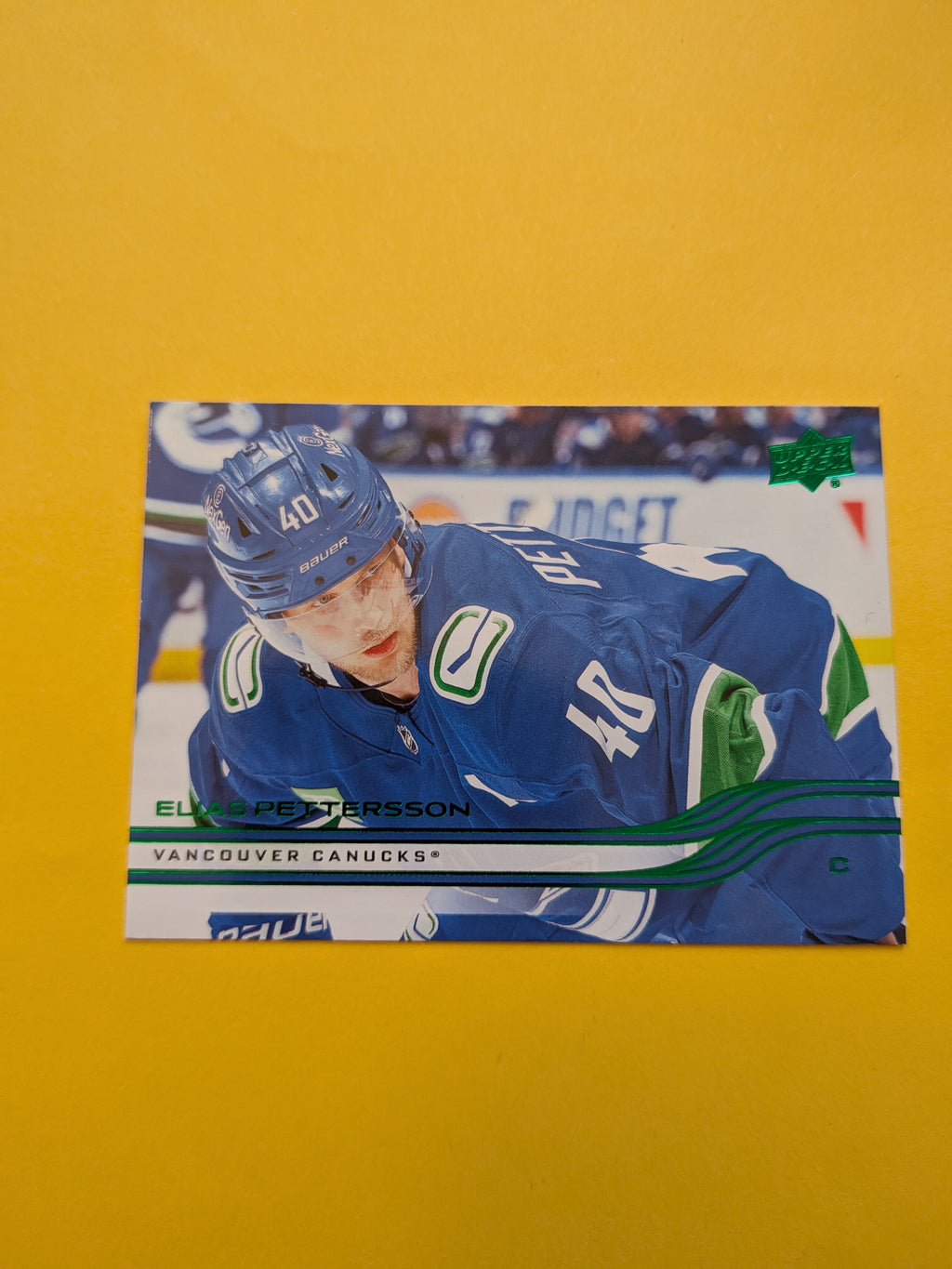 Elias Pettersson 25-26 Upper Deck Green Holiday Card