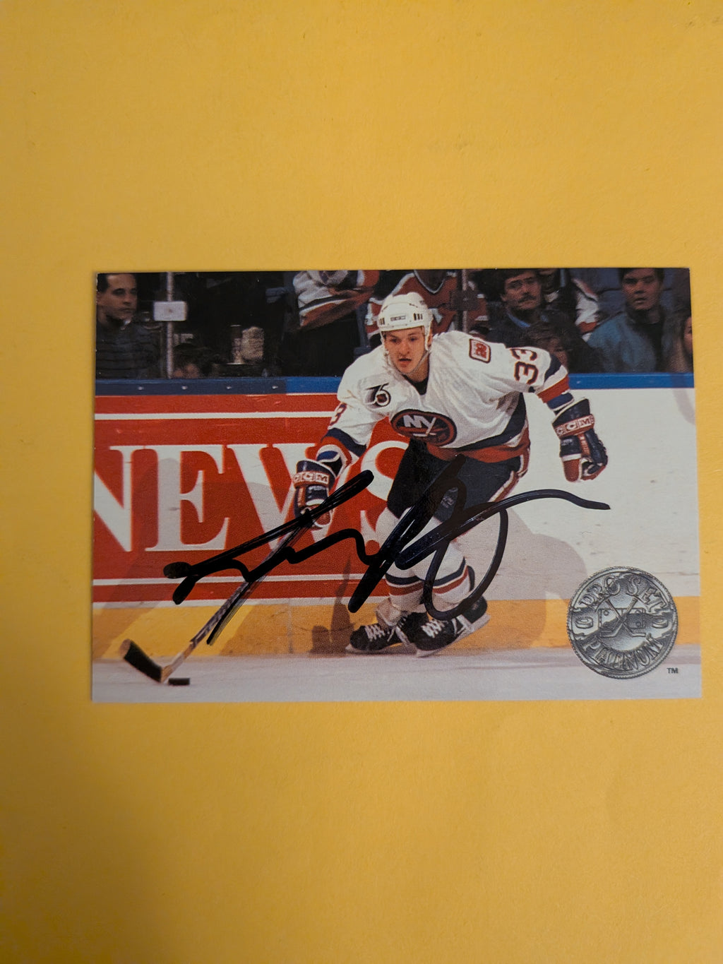 Benoit Hogue Signed New York Islanders Card D