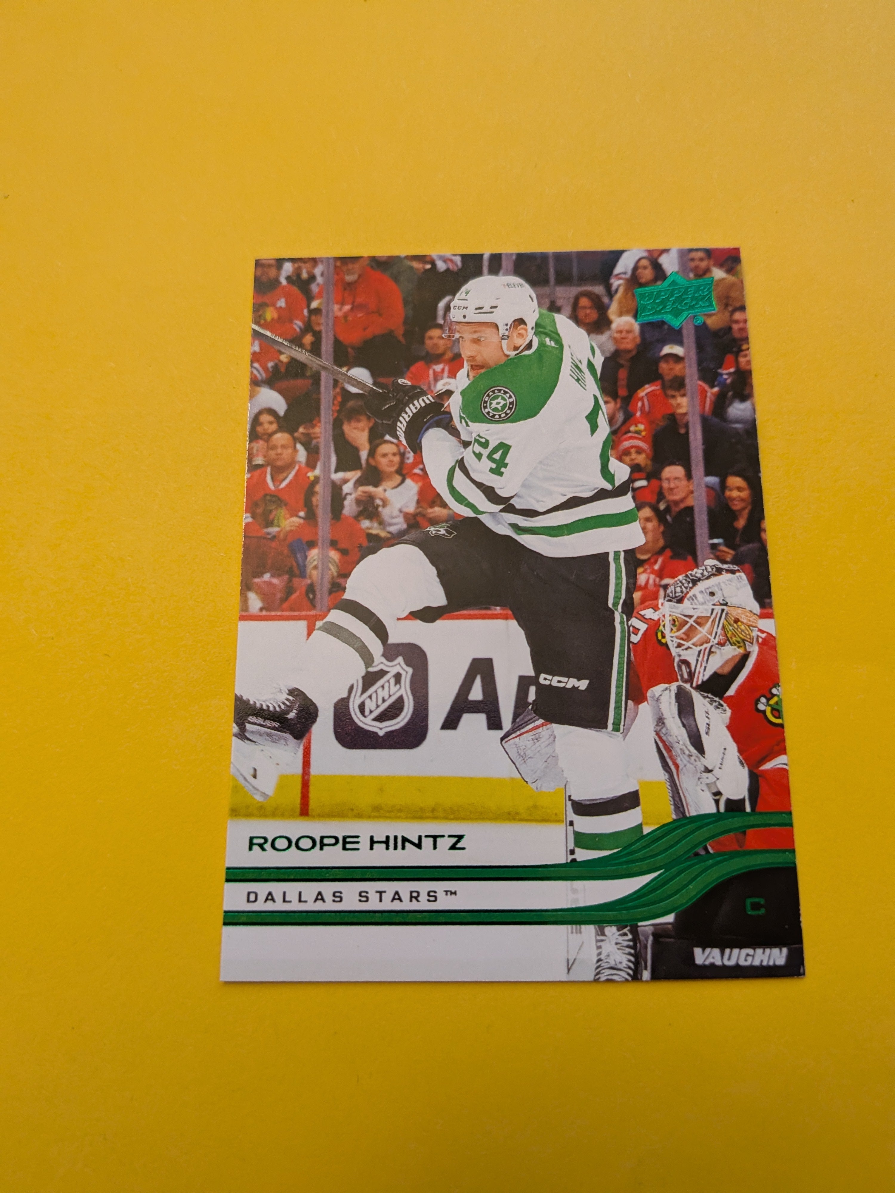 Roope Hintz 25-26 Upper Deck Green Holiday Card