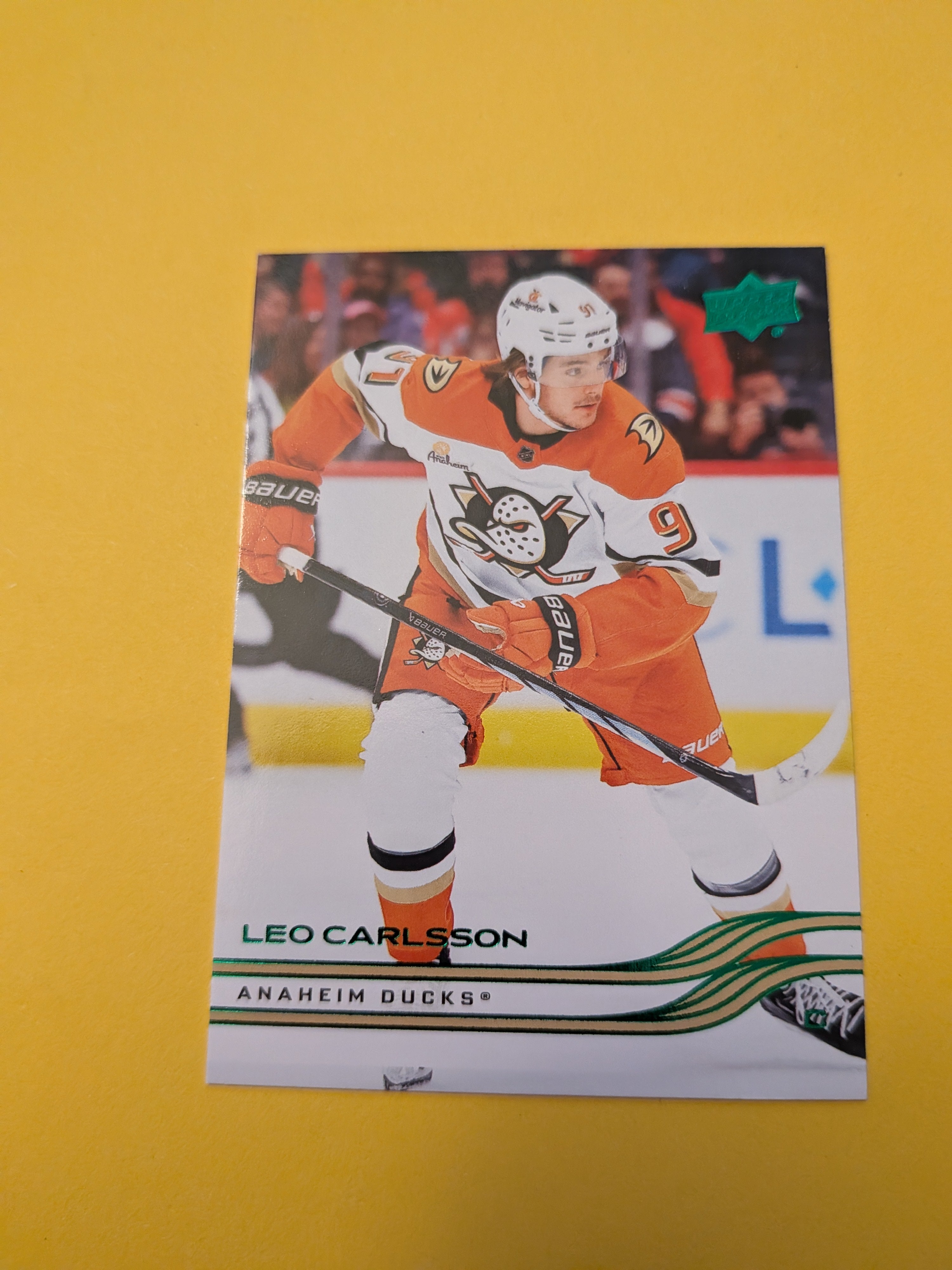 Leo Carlsson 25-26 Upper Deck Green Holiday Card