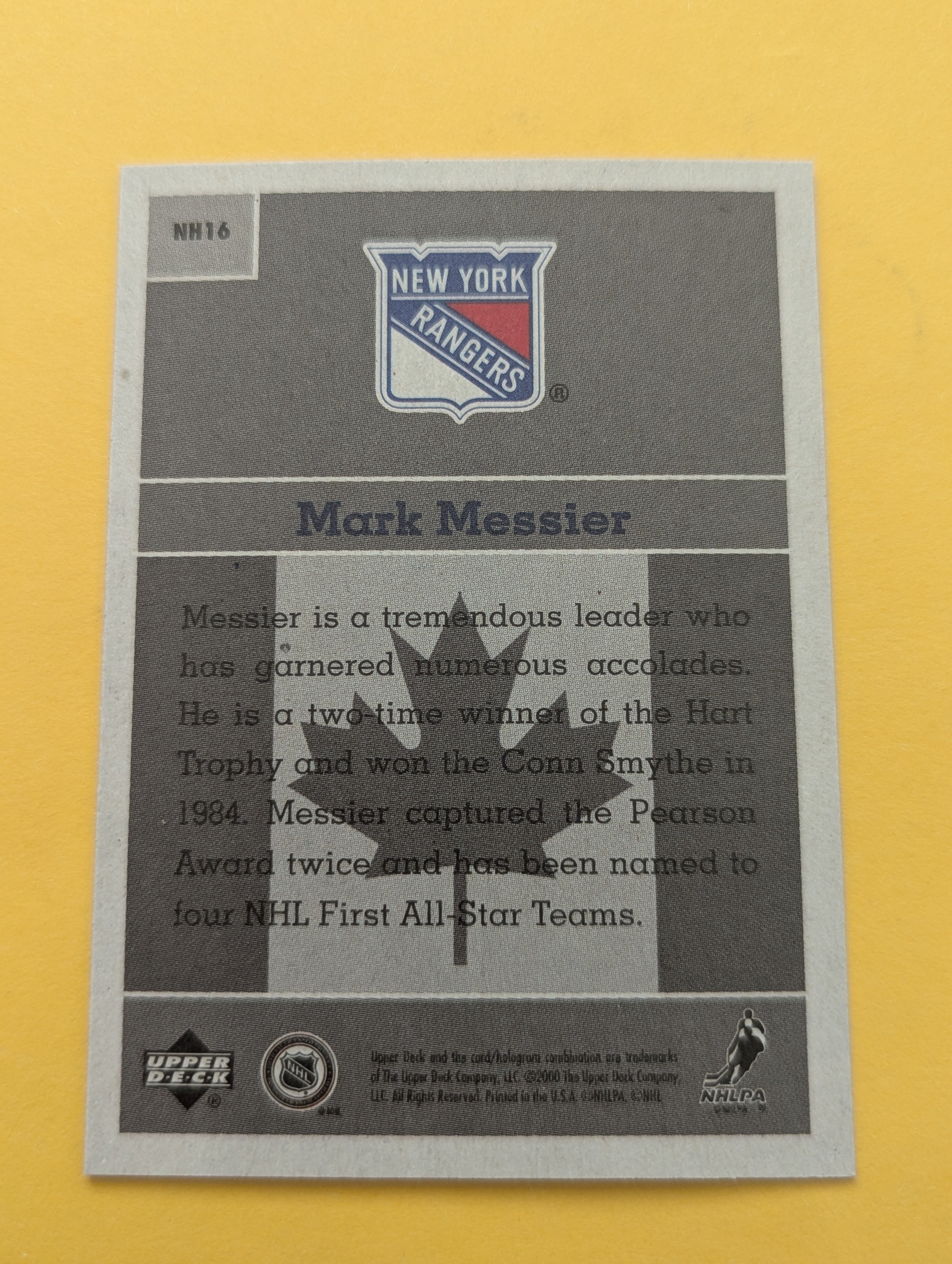 Mark Messier 00-01 Upper Deck Vintage National Heroes Card